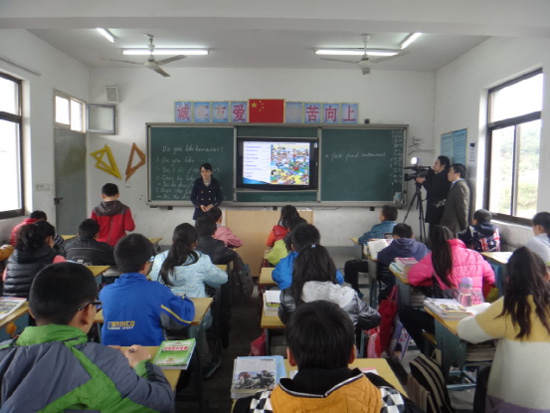 1657522267529043.jpg 歙县深渡学校网络晒课 精心拍摄课堂内容.jpg